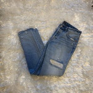 Abercrombie & Fitch low rise boyfriend jean